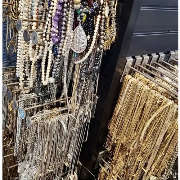 HUGE 4 LBS Vintage Now Jewelry Lot- MASSIVE Inventory PREMIUM MYSTERY BOX - Picture 7 of 14